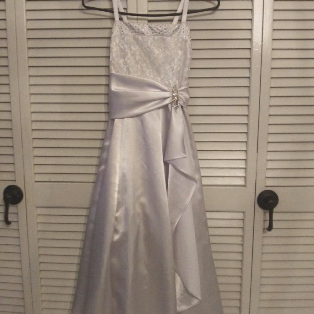 Child's Dress, My Daughter Only Had the Chance to Wear it Once! Size 6-7